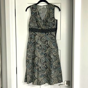 V neck dress with pockets!